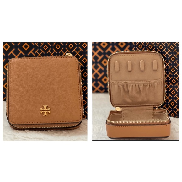 Tory Burch Handbags - Tory Burch Emerson Jewelry Case - Tan